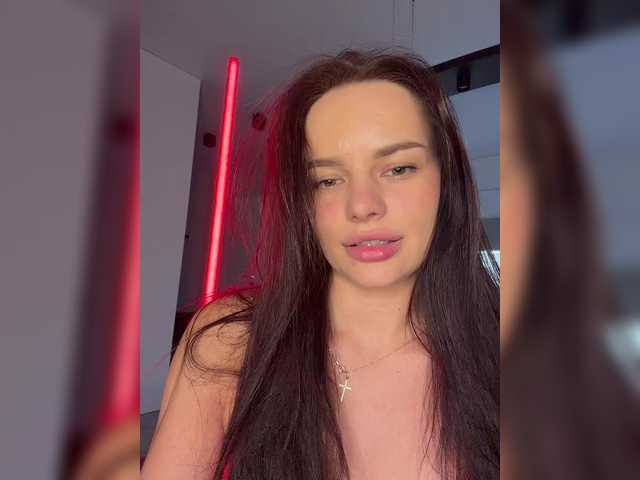 Klubnika13 live cam on BongaCams