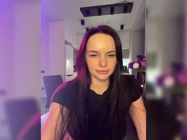Klubnika13 live cam on BongaCams