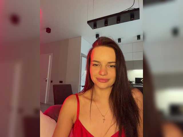 Klubnika13 live cam on BongaCams