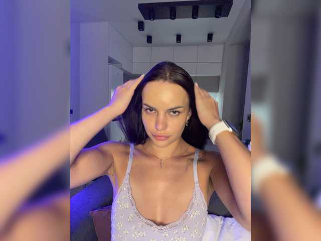 Klubnika13 live cam on BongaCams