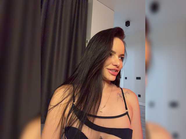 Klubnika13 live cam on BongaCams