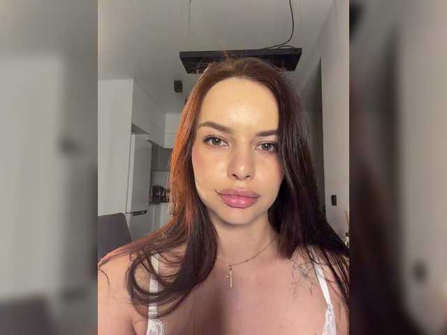 Klubnika13 live cam on BongaCams