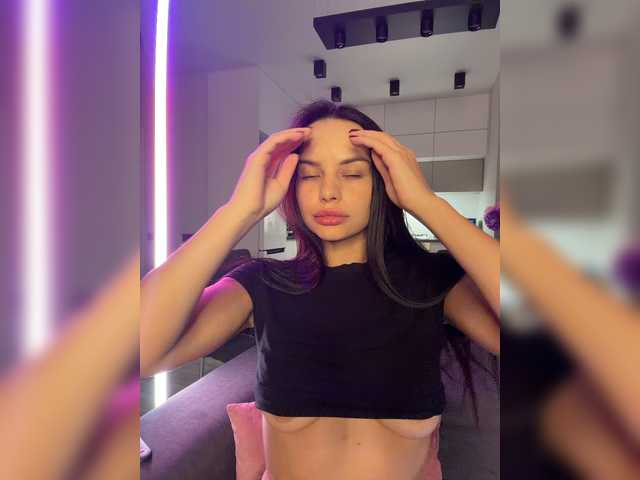 Klubnika13 live cam on BongaCams