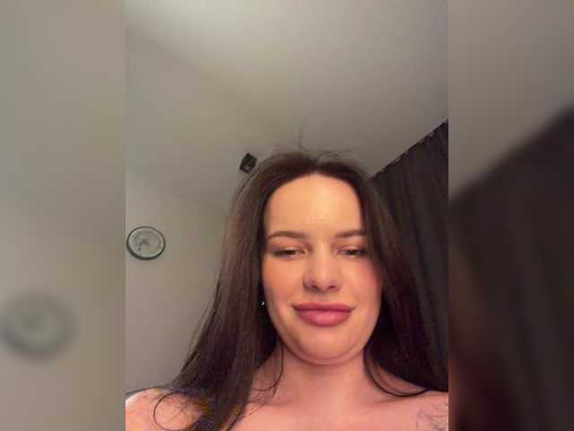 Klubnika13 live cam on BongaCams
