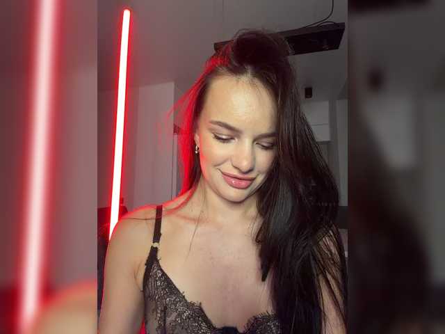 Klubnika13 live cam on BongaCams