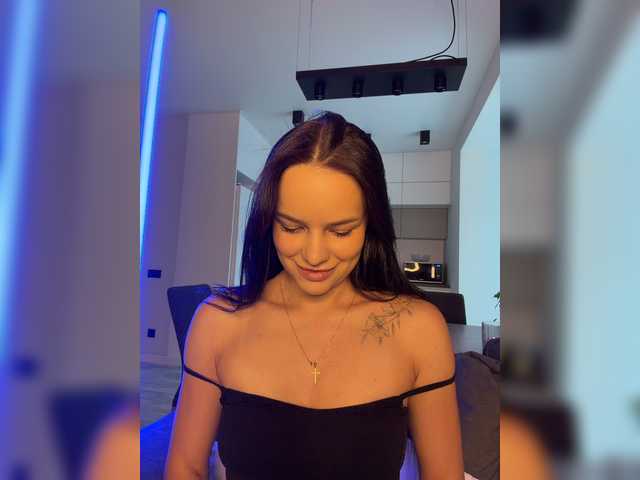 Klubnika13 live cam on BongaCams