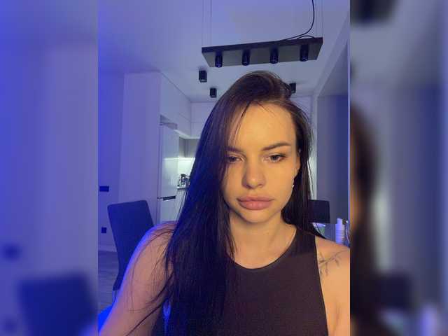 Klubnika13 live cam on BongaCams