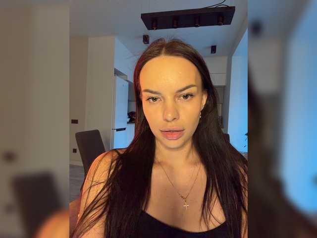 Klubnika13 live cam on BongaCams