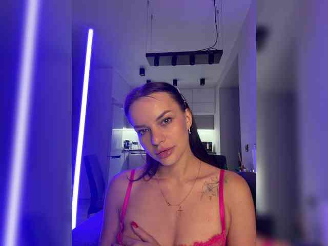 Klubnika13 Live Webcam on BongaCams