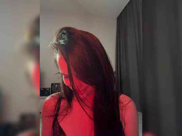 Klubnika13 live female cam on bongacams