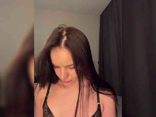 Klubnika13 live female cam on bongacams