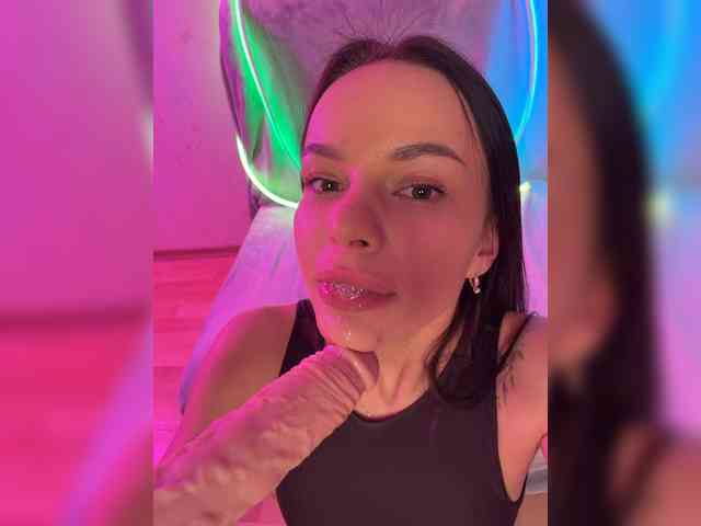 Klubnika13 Live Webcam on BongaCams