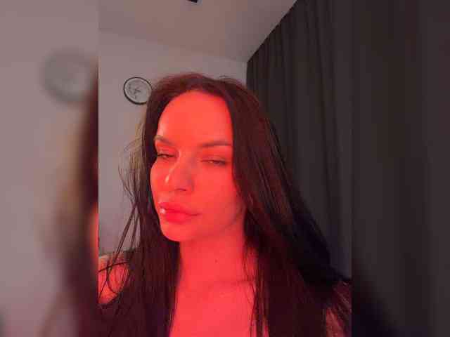Klubnika13 live female cam on bongacams