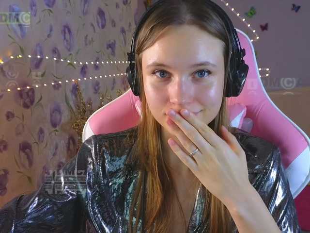 Armura's BongaCams show and profile