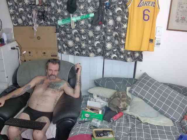 uncle2dogz Live Webcam on BongaCams