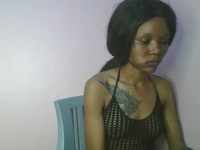 le modèle Abbylay est en webcam porno dans un show sur le site bongacams, il possède les tags suivants: Ebony,Brunette,Shaved
