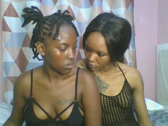 le modèle Abbylay est en webcam porno dans un show sur le site bongacams, il possède les tags suivants: Ebony,Brunette,Shaved