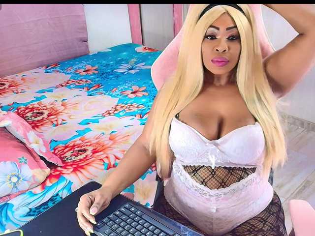 kimberlybellu live cam on BongaCams