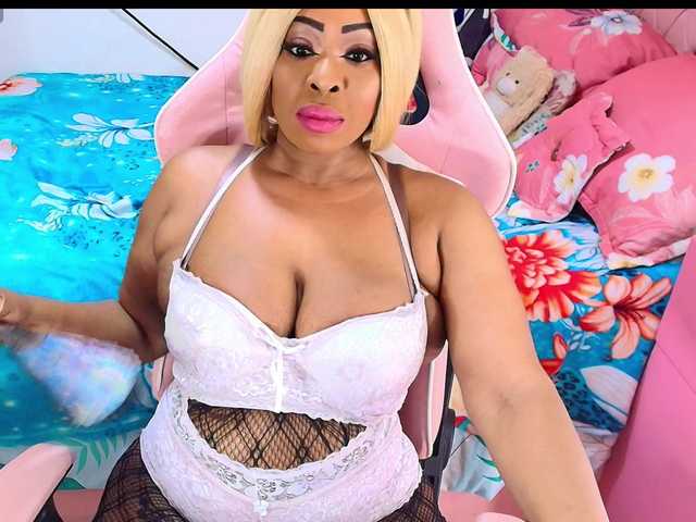kimberlybellu live cam on BongaCams