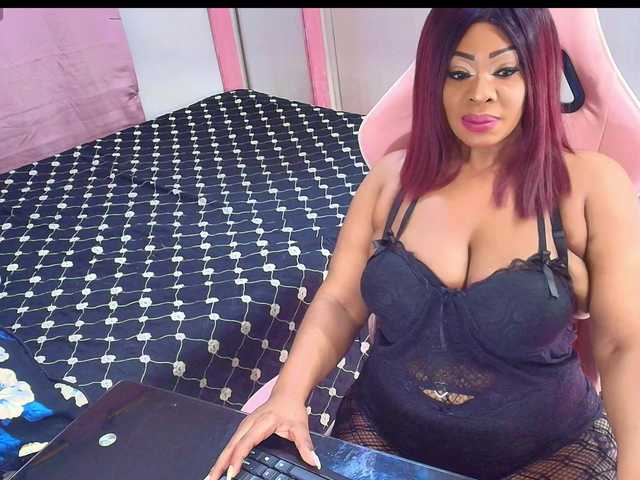 kimberlybellu live cam on BongaCams