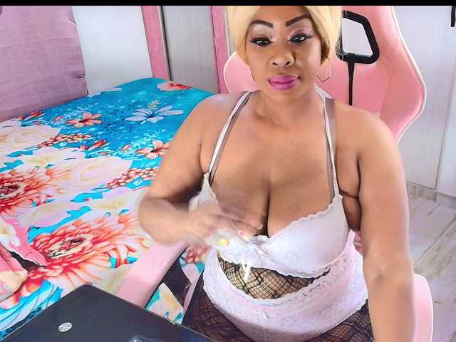 kimberlybellu live cam on BongaCams