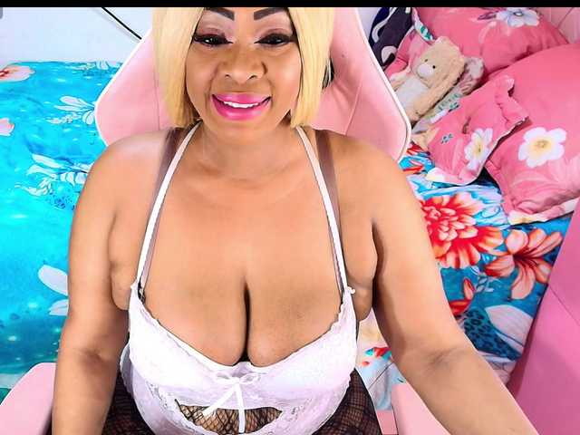 kimberlybellu live cam on BongaCams