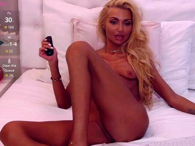 CelineHinton live cam on BongaCams