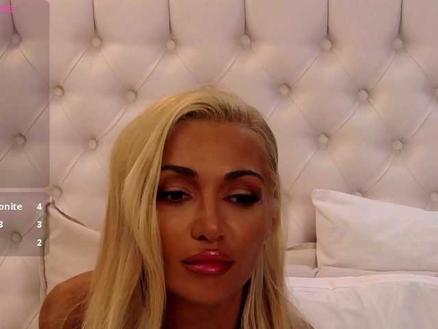 CelineHinton live webcam show