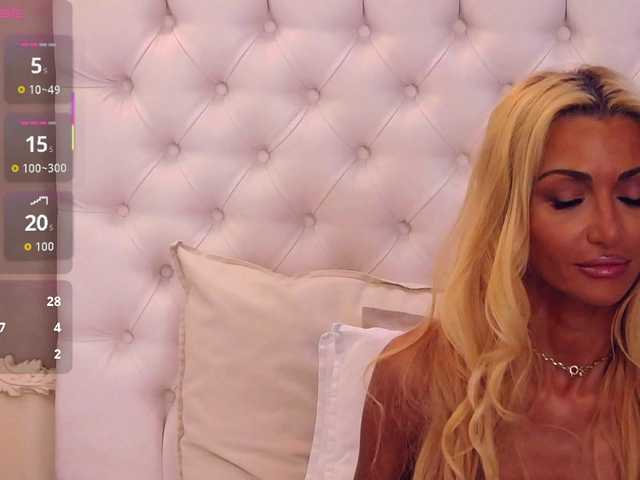 CelineHinton live cam on BongaCams