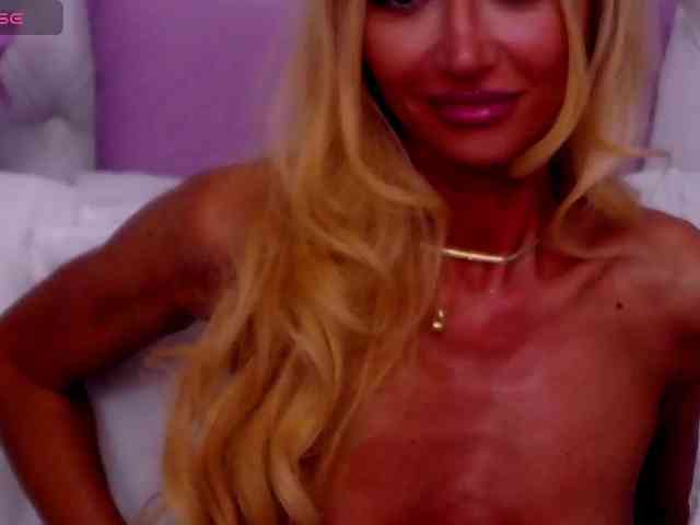 CelineHinton webcam
