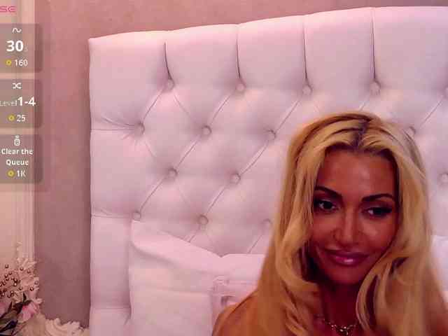 CelineHinton webcam