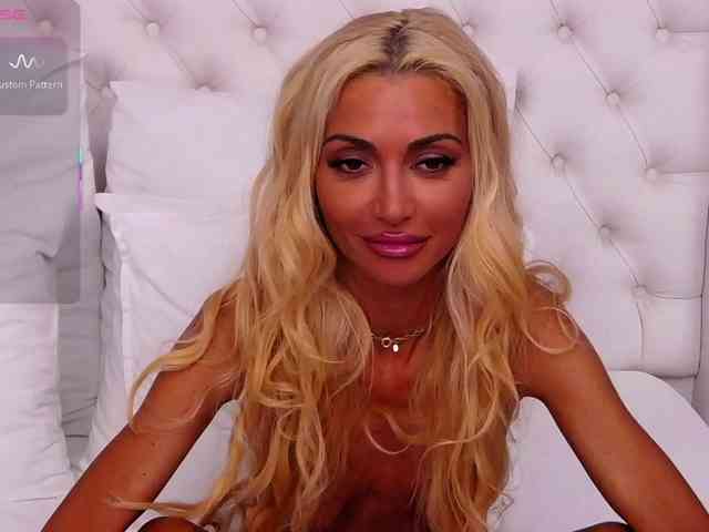 CelineHinton webcam