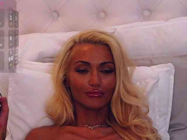 CelineHinton webcam