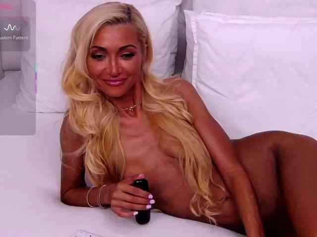 CelineHinton Live Webcam on BongaCams