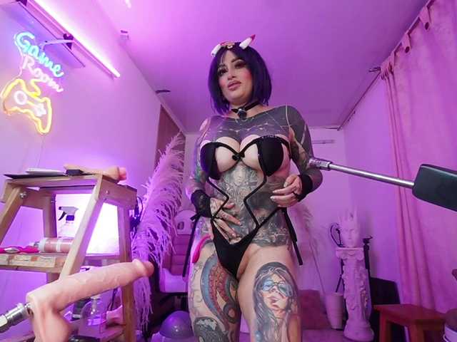 Angelacianuro live cam on UnifiedCams