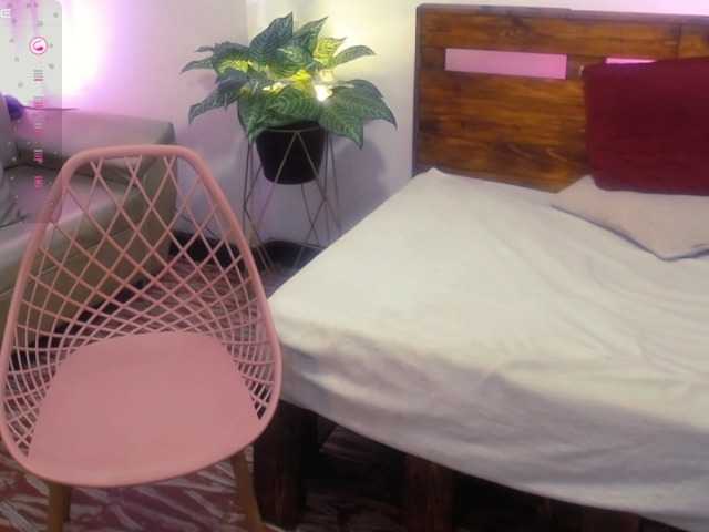 Yeseniaa25 Live Cam and Statistics on UnifiedCams