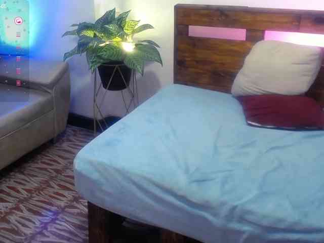 Yeseniaa25 webcam