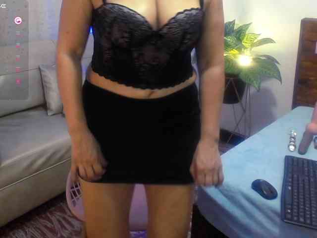 Yeseniaa25 webcam