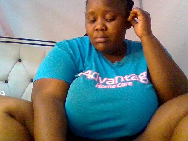 Bursty-Monique live cam on BongaCams