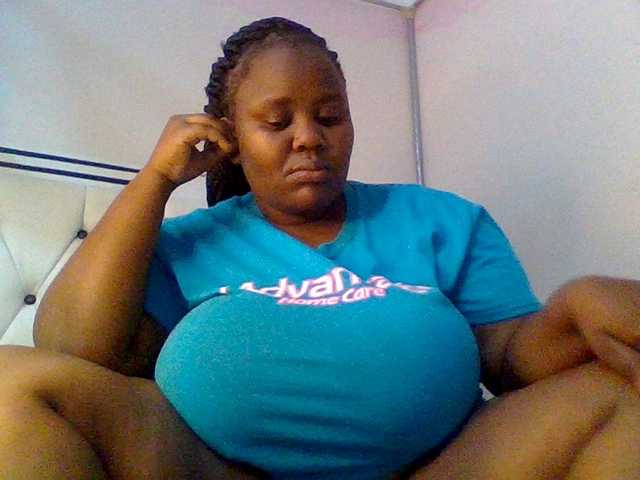 Bursty-Monique live cam on BongaCams