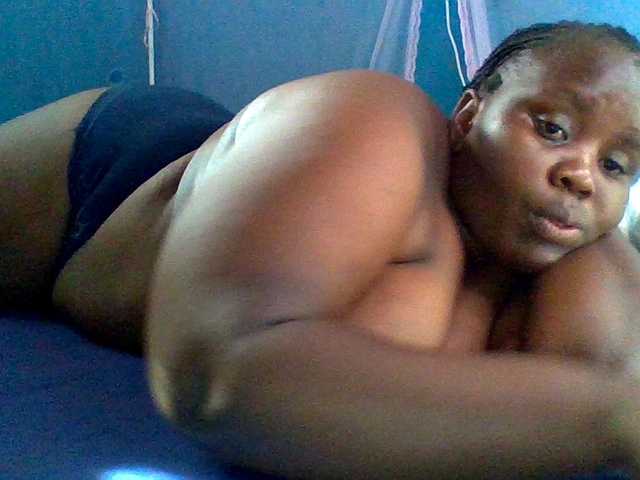 Bursty-Monique Live Cam on BongaCams