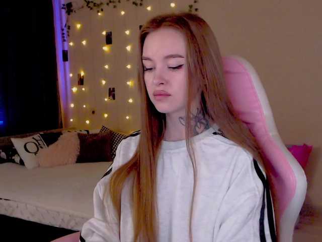 NaughtyMable live cam preview