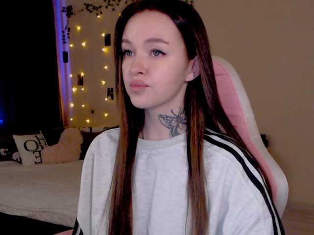 NaughtyMable live cam preview