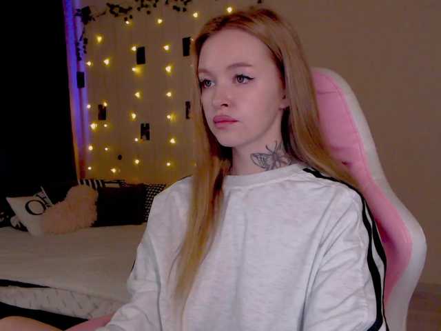 NaughtyMable live cam preview