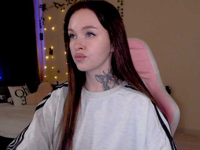 NaughtyMable live cam preview