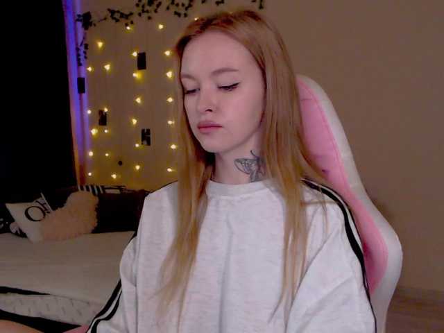 NaughtyMable live cam preview