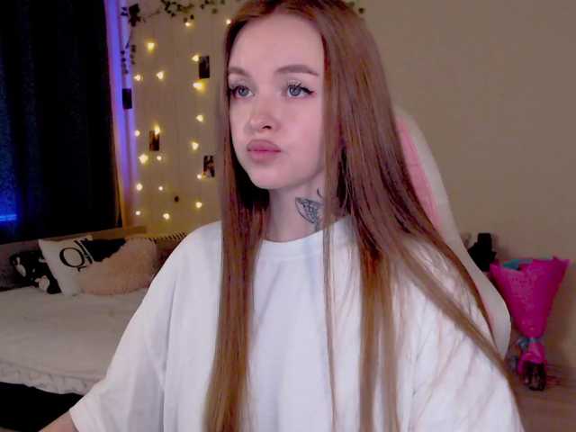 NaughtyMable live cam preview