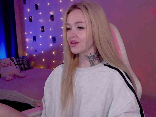 Model: NaughtyMable