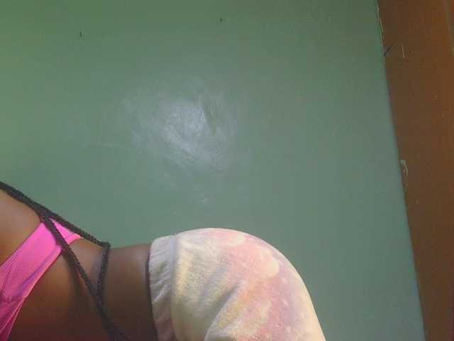 le modèle sexxynila est en webcam porno dans un show sur le site bongacams, il possède les tags suivants: Ebony,Brunette,Trimmed