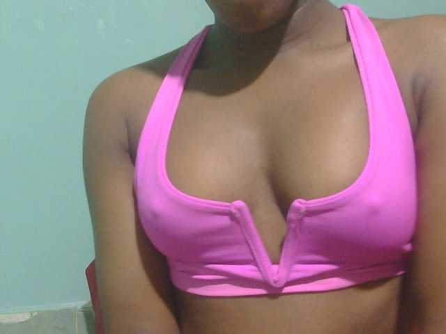 le modèle sexxynila est en webcam porno dans un show sur le site bongacams, il possède les tags suivants: Ebony,Brunette,Trimmed